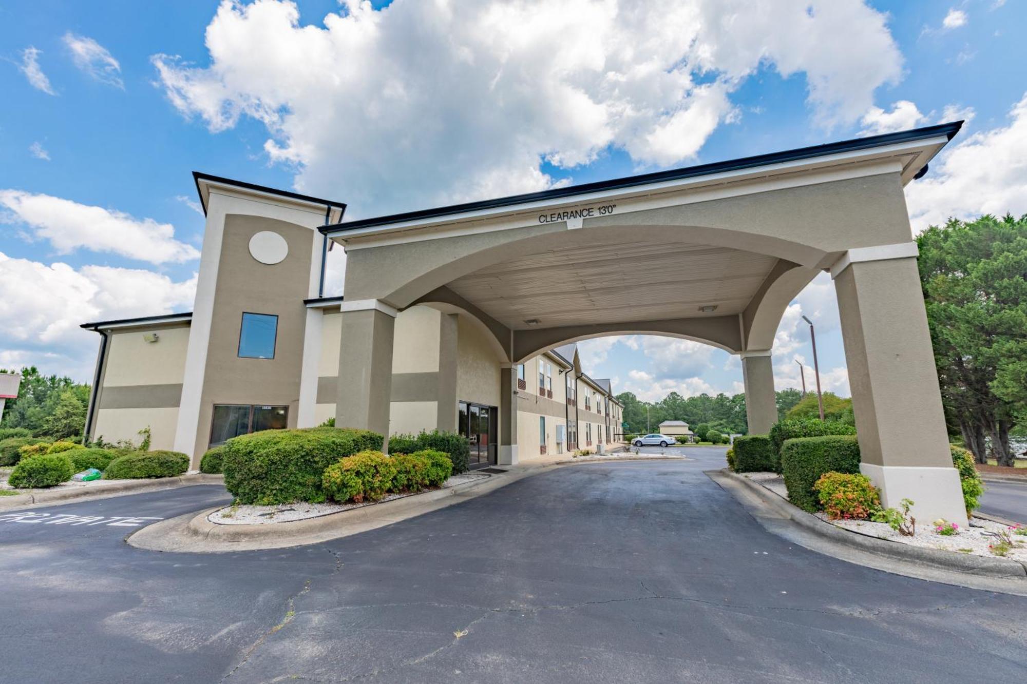Hotel Baymont By Wyndham Creedmoor Zewnętrze zdjęcie